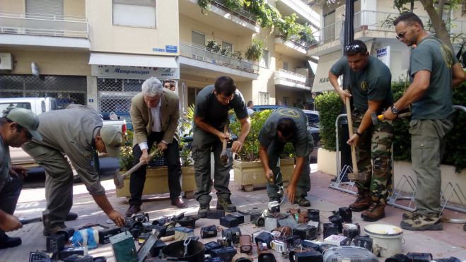 &Pi;&alpha;&rho;ά&nu;&omicron;&mu;&epsilon;&sigmaf; &eta;&chi;&omicron;&mu;&iota;&mu;&eta;&tau;&iota;&kappa;έ&sigmaf; &sigma;&upsilon;&sigma;&kappa;&epsilon;&upsilon;έ&sigmaf; &kappa;&alpha;&tau;έ&sigma;&tau;&rho;&epsilon;&psi;&alpha;&nu; &omicron;&iota; &kappa;&upsilon;&nu;&eta;&gamma;&omicron;ί &tau;&eta;&sigmaf; &Pi;&epsilon;&lambda;&omicron;&pi;&omicron;&nu;&nu;ή&sigma;&omicron;&upsilon; (&epsilon;&iota;&kappa;ό&nu;&epsilon;&sigmaf;)
