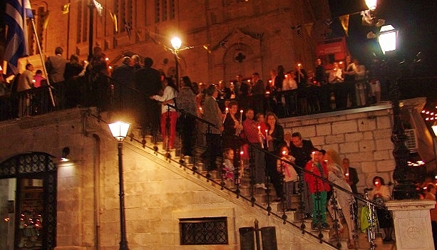 &Eta; &tau;&epsilon;&lambda;&epsilon;&tau;ή &tau;&eta;&sigmaf; &Alpha;&nu;ά&sigma;&tau;&alpha;&sigma;&eta;&sigmaf; &sigma;&tau;&eta;&nu; &kappa;&epsilon;&nu;&tau;&rho;&iota;&kappa;ή &pi;&lambda;&alpha;&tau;&epsilon;ί&alpha; &tau;&eta;&sigmaf; &Tau;&rho;ί&pi;&omicron;&lambda;&eta;&sigmaf; (&epsilon;&iota;&kappa;ό&nu;&epsilon;&sigmaf; &kappa;&alpha;&iota; &beta;ί&nu;&tau;&epsilon;&omicron;)