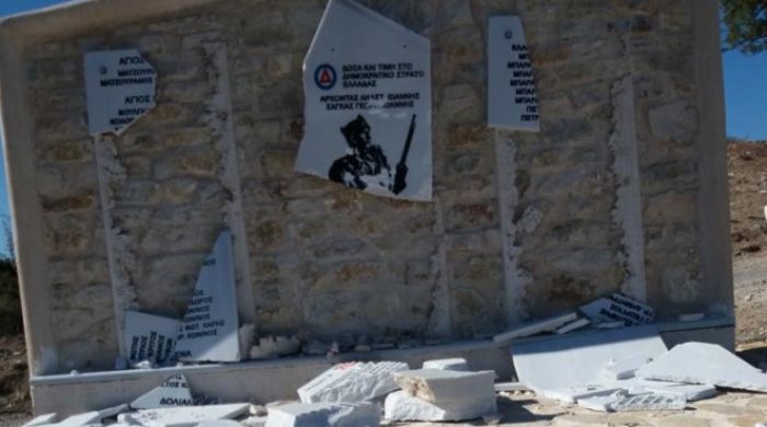 Βανδάλισαν μνημείο στην Κυνουρία - Καταγγελία από το ΚΚΕ (εικόνες)