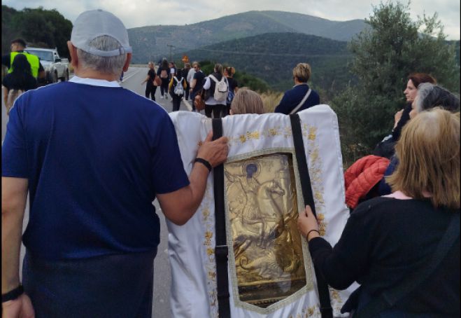 Το έθιμο με τη μεταφορά της εικόνας του Αγίου Γεωργίου από τα Άνω στα Κάτω Δολιανά (εικόνες)