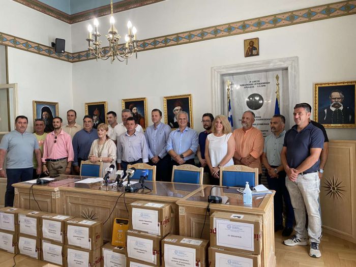 Απινιδωτές από την Περιφέρεια σε αθλητικά σωματεία, στάδια και ανοιχτούς χώρους για να σωθούν ανθρώπινες ζωές (εικόνες – βίντεο)