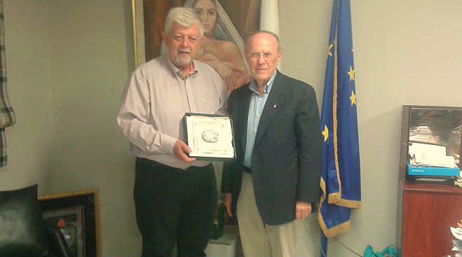 &Mu;&epsilon; &tau;&omicron;&nu; &Gamma;&omicron;&rho;&tau;ύ&nu;&iota;&omicron; &Pi;&rho;ό&xi;&epsilon;&nu;&omicron; &tau;&eta;&sigmaf; &Omicron;&upsilon;&gamma;&gamma;&alpha;&rho;ί&alpha;&sigmaf; &sigma;&upsilon;&nu;&alpha;&nu;&tau;ή&theta;&eta;&kappa;&epsilon; &omicron; &Delta;ή&mu;&alpha;&rho;&chi;&omicron;&sigmaf; &Tau;&rho;ί&pi;&omicron;&lambda;&eta;&sigmaf;