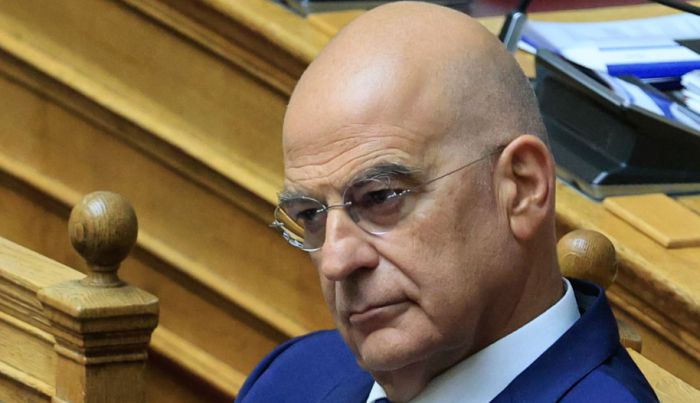 Δένδιας για τον Άγνωστο Στρατιώτη: &quot;Οι Ένοπλες Δυνάμεις δεν πρόκειται να το αντιμετωπίσουν σαν αντικείμενο άσκησης πολιτικής και διχασμού της κοινωνίας&quot;