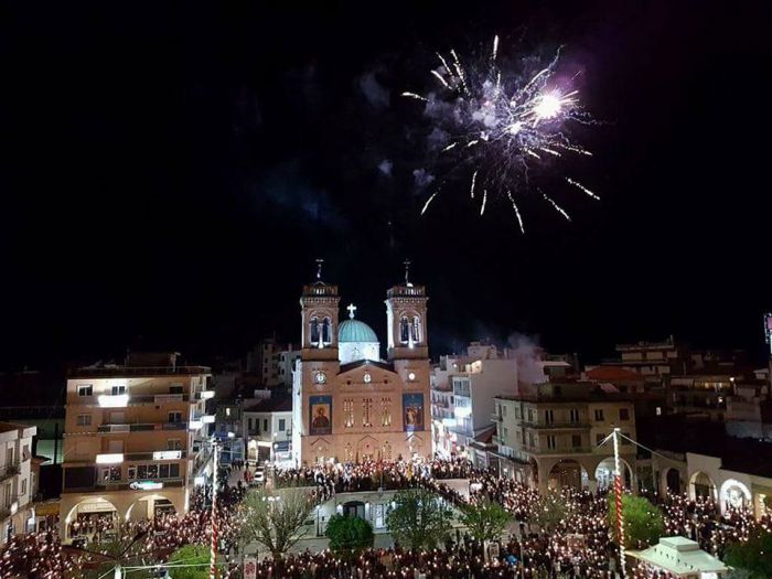 Ανάσταση | Τα εντυπωσιακά πυροτεχνήματα στον ουρανό της Τρίπολης! (vd)