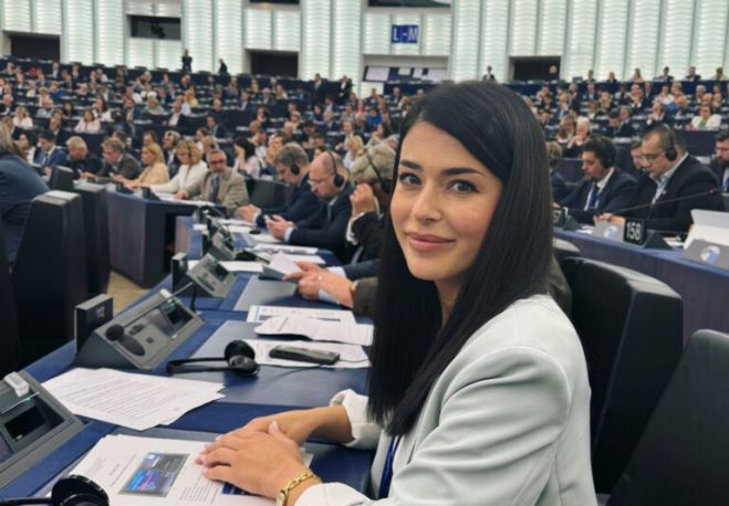 Λατινοπούλου: &quot;Οι 6 μύθοι που δεν θα σε διδάξουν ποτέ στο σχολείο για το Πολυτεχνείο&quot; (vd)