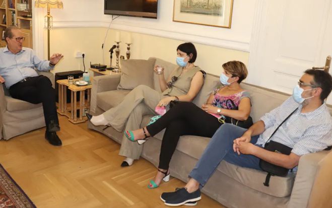 &Epsilon;&kappa;&pi;&rho;ό&sigma;&omega;&pi;&omicron;&iota; &tau;&omega;&nu; &omicron;&delta;&omicron;&nu;&tau;&iota;ά&tau;&rho;&omega;&nu; &epsilon;&pi;&iota;&sigma;&kappa;έ&phi;&theta;&eta;&kappa;&alpha;&nu; &tau;&omicron;&nu; &pi;&epsilon;&rho;&iota;&phi;&epsilon;&rho;&epsilon;&iota;ά&rho;&chi;&eta; &Pi;. &Nu;ί&kappa;&alpha;