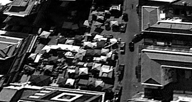 &Tau;&omicron; &Pi;&alpha;&zeta;ά&rho;&iota; &tau;&eta;&sigmaf; &Tau;&rho;ί&pi;&omicron;&lambda;&eta;&sigmaf;