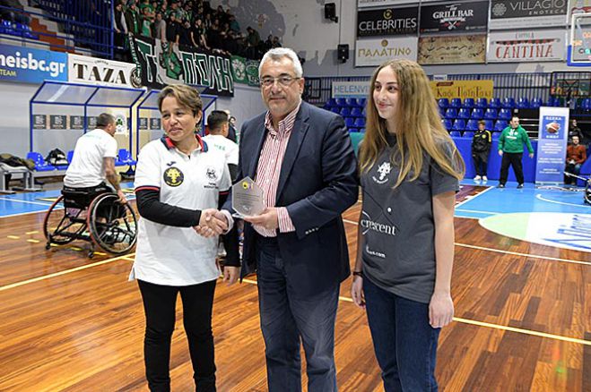 &Pi;&alpha;&nu;. &Beta;&alpha;&lambda;&alpha;&sigma;ό&pi;&omicron;&upsilon;&lambda;&omicron;&sigmaf;: &laquo;&Sigma;&tau;&eta;&nu; &Alpha;&Epsilon;&Kappa; &Tau;&rho;ί&pi;&omicron;&lambda;&eta;&sigmaf; &nu;&iota;ώ&theta;&omicron;&upsilon;&mu;&epsilon; &pi;&epsilon;&rho;ή&phi;&alpha;&nu;&omicron;&iota; &gamma;&iota;&alpha; &tau;&alpha; 1.761 &delta;&epsilon;ί&gamma;&mu;&alpha;&tau;&alpha; &alpha;&pi;ό &epsilon;&theta;&epsilon;&lambda;&omicron;&nu;&tau;έ&sigmaf; &delta;ό&tau;&epsilon;&sigmaf; &mu;&upsilon;&epsilon;&lambda;&omicron;ύ &tau;&omega;&nu; &omicron;&sigma;&tau;ώ&nu;!&raquo;