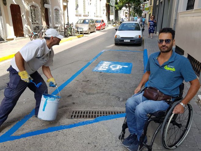 ΑμεΑ εν δράσει | Ευχαριστίες σε Λαγό για τη βαφή των θέσεων στάθμευσης για Α.με.Α. στη Τρίπολη
