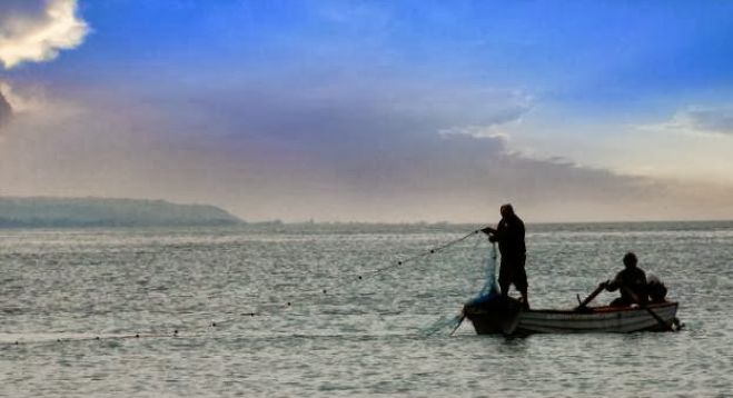 Προκαλούν οι τούρκοι - Συνέλαβαν Έλληνα ψαρά!