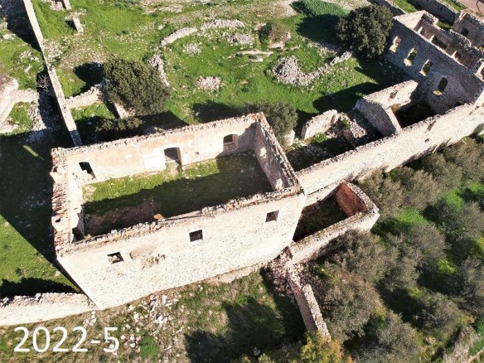 Ένα Κάστρο ... "πεθαίνει" στο Παράλιο Άστρος!