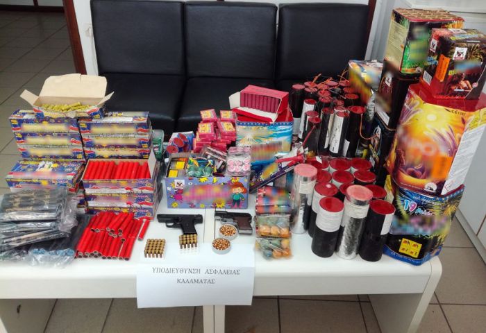 &Pi;&iota;&sigma;&tau;ό&lambda;&iota; &gamma;&iota;&alpha; &phi;&omega;&tau;&omicron;&beta;&omicron;&lambda;ί&delta;&epsilon;&sigmaf;, &kappa;&alpha;&pi;&nu;&omicron;&gamma;ό&nu;&alpha; &kappa;&alpha;&iota; &kappa;&rho;&omicron;&tau;ί&delta;&epsilon;&sigmaf; &epsilon;&nu;&tau;&omicron;&pi;ί&sigma;&tau;&eta;&kappa;&alpha;&nu; &sigma;&tau;&eta; &Mu;&epsilon;&sigma;&sigma;ή&nu;&eta;