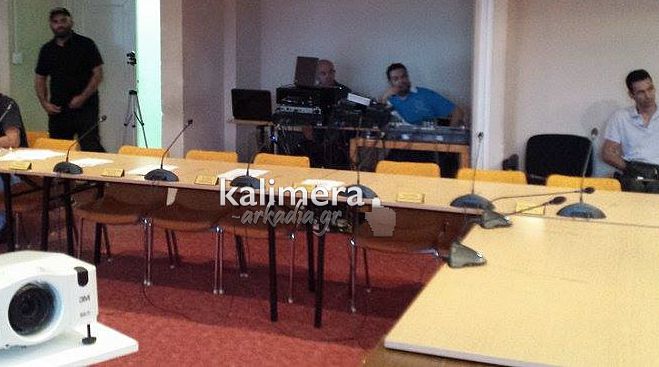 &Gamma;&iota;&alpha;&tau;ί &delta;&epsilon;&nu; &pi;ή&gamma;&epsilon; &eta; &laquo;&pi;&alpha;&rho;ά&tau;&alpha;&xi;&eta; &Sigma;&mu;&upsilon;&rho;&nu;&iota;ώ&tau;&eta;&raquo; &sigma;&tau;&omicron; &Delta;&eta;&mu;&omicron;&tau;&iota;&kappa;ό &Sigma;&upsilon;&mu;&beta;&omicron;ύ&lambda;&iota;&omicron;