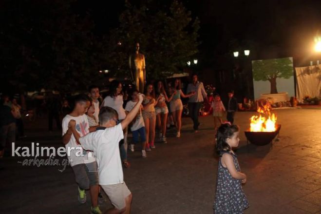 &Beta;&upsilon;&tau;ί&nu;&alpha; &ndash; &Gamma;&lambda;έ&nu;&tau;&eta;&sigma;&alpha;&nu; &gamma;&iota;&alpha; &tau;&omicron; έ&theta;&iota;&mu;&omicron; &tau;&omicron;&upsilon; &Alpha;&gamma;&iota;ά&nu;&nu;&eta; &mu;&epsilon; &tau;&iota;&sigmaf; &phi;&omega;&tau;&iota;έ&sigmaf;! (&epsilon;&iota;&kappa;ό&nu;&epsilon;&sigmaf; &ndash; &beta;ί&nu;&tau;&epsilon;&omicron;)