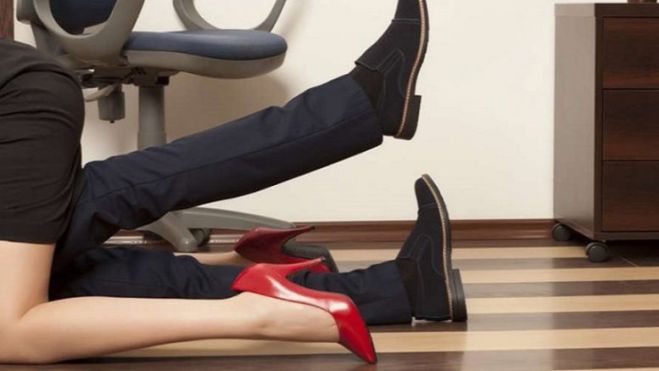 &Pi;&omicron;&lambda;&iota;&tau;&iota;&kappa;&omicron;ί, &gamma;&iota;&alpha;&tau;&rho;&omicron;ί &kappa;&alpha;&iota; &delta;&iota;&kappa;&eta;&gamma;ό&rho;&omicron;&iota; &tau;&alpha; &pi;&iota;&omicron; ... &laquo;ά&pi;&iota;&sigma;&tau;&alpha;&raquo; &epsilon;&pi;&alpha;&gamma;&gamma;έ&lambda;&mu;&alpha;&tau;&alpha; &sigma;&tau;&eta;&nu; &Epsilon;&lambda;&lambda;ά&delta;&alpha;!