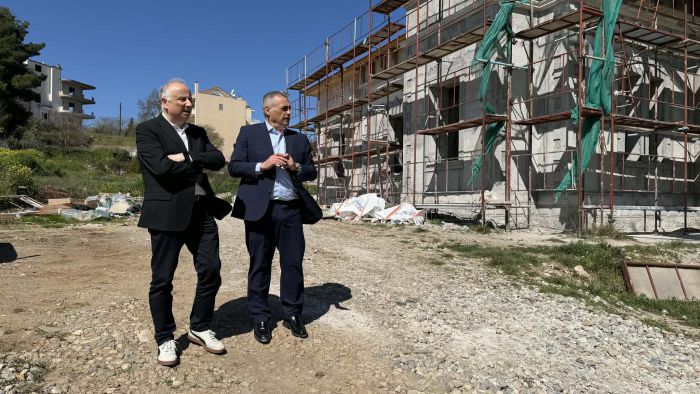 &Sigma;&tau;&eta;&nu; &Tau;&rho;ί&pi;&omicron;&lambda;&eta; &omicron; &Pi;&rho;ό&epsilon;&delta;&rho;&omicron;&sigmaf; &tau;&omicron;&upsilon; &Pi;&rho;ά&sigma;&iota;&nu;&omicron;&upsilon; &Tau;&alpha;&mu;&epsilon;ί&omicron;&upsilon; | &Tau;&zeta;&iota;&omicron;ύ&mu;&eta;&sigmaf;: &laquo;&Upsilon;&lambda;&omicron;&pi;&omicron;&iota;&omicron;ύ&mu;&epsilon; &omicron;&upsilon;&sigma;&iota;&alpha;&sigma;&tau;&iota;&kappa;ά έ&rho;&gamma;&alpha; &sigma;&tau;&omicron;&nu; &tau;ό&pi;&omicron; &mu;&alpha;&sigmaf;, &mu;&epsilon; &sigma;&epsilon;&beta;&alpha;&sigma;&mu;ό &sigma;&tau;&omicron; &pi;&epsilon;&rho;&iota;&beta;ά&lambda;&lambda;&omicron;&nu;&raquo;