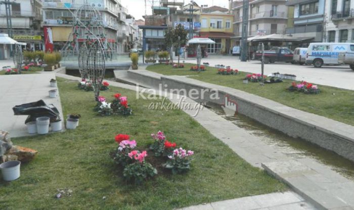 &Tau;&iota; &kappa;&alpha;&iota;&rho;ό &theta;&alpha; &kappa;ά&nu;&epsilon;&iota; &tau;&alpha; &Chi;&rho;&iota;&sigma;&tau;&omicron;ύ&gamma;&epsilon;&nu;&nu;&alpha; &sigma;&tau;&eta;&nu; &Alpha;&rho;&kappa;&alpha;&delta;ί&alpha;;