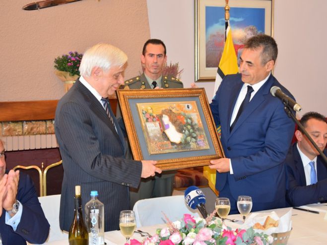 &Pi;&rho;ό&epsilon;&delta;&rho;&omicron;&sigmaf; &tau;&eta;&sigmaf; &Delta;&eta;&mu;&omicron;&kappa;&rho;&alpha;&tau;ί&alpha;&sigmaf;: "&Eta; &Alpha;&pi;&epsilon;&lambda;&epsilon;&upsilon;&theta;έ&rho;&omega;&sigma;&eta; &tau;&eta;&sigmaf; &Tau;&rho;ί&pi;&omicron;&lambda;&eta;&sigmaf; &epsilon;&pi;έ&tau;&rho;&epsilon;&psi;&epsilon; &sigma;&tau;&omicron;&nu; &Alpha;&gamma;ώ&nu;&alpha; &tau;&omicron;&upsilon; '21 &nu;&alpha; &epsilon;&upsilon;&omicron;&delta;&omega;&theta;&epsilon;ί" (vd)