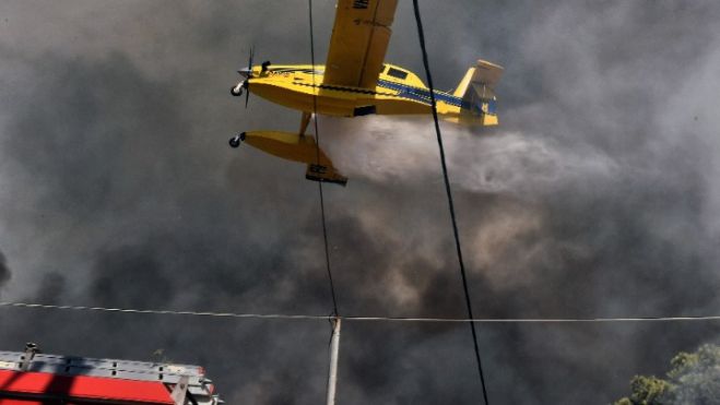 Φωτιά στο Λουτράκι | Πολλές αναζωπυρώσεις, σε ξενοδοχεία οι πληγέντες