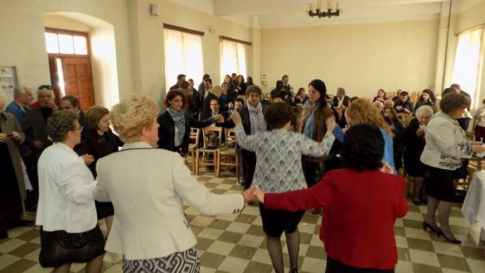 Τρόπαια Γορτυνίας: Με κεντητά ψωμιά, τραγούδια και χορούς τίμησαν τον Πολιούχο! (εικόνες)