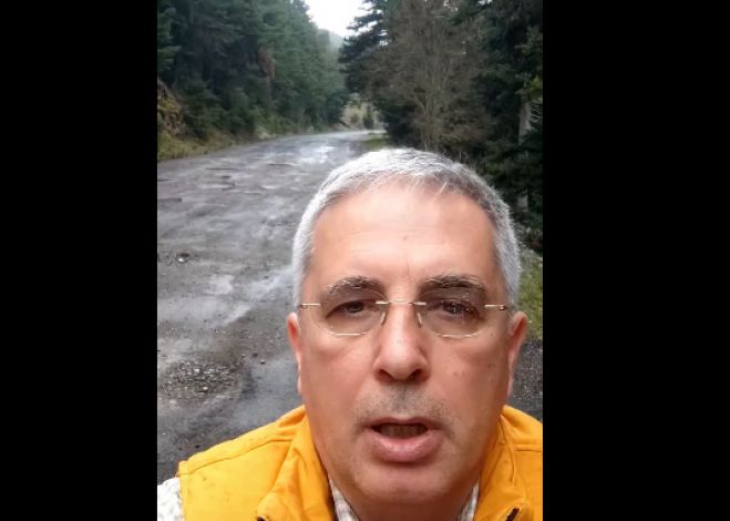 &Mu;ά&kappa;&alpha;&rho;&eta;&sigmaf;: "&Omicron; &delta;&rho;ό&mu;&omicron;&sigmaf; &mu;&epsilon; &tau;&iota;&sigmaf; 30 &lambda;&alpha;&kappa;&kappa;&omicron;ύ&beta;&epsilon;&sigmaf; (&epsilon;&pi;&alpha;&rho;&chi;&iota;&alpha;&kappa;ή &omicron;&delta;ό&sigmaf; &Chi;&rho;&upsilon;&sigma;&omicron;&beta;&iota;&tau;&sigma;ί&omicron;&upsilon; &ndash; &Sigma;&tau;&epsilon;&mu;&nu;ί&tau;&sigma;&alpha;&sigmaf;)" (vd)