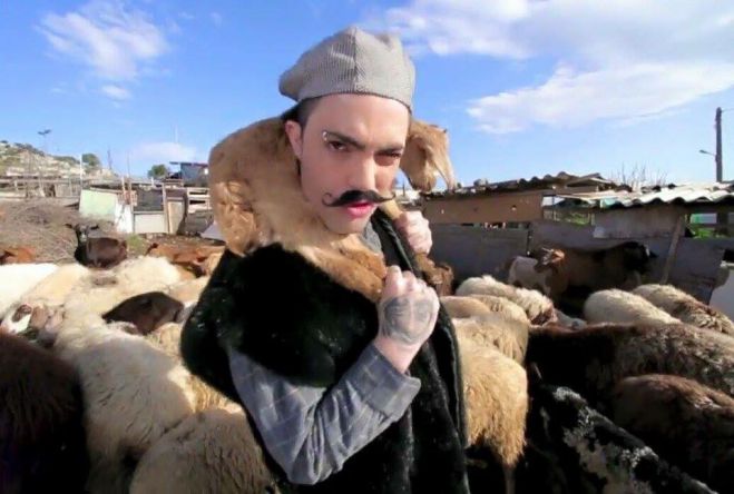 «Όπως Λάχει, Εμείς Οι Βλάχοι» - Το νέο τραγούδι που κάνει θραύση στο διαδίκτυο! (vd)