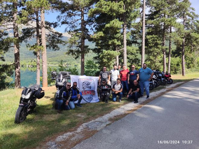 &Eta; &beta;ό&lambda;&tau;&alpha; &tau;&eta;&sigmaf; &Lambda;&Epsilon;&Mu;&Omicron;&Tau; &sigma;&tau;&eta; &lambda;ί&mu;&nu;&eta; &Delta;ό&xi;&alpha; (&epsilon;&iota;&kappa;ό&nu;&epsilon;&sigmaf;)