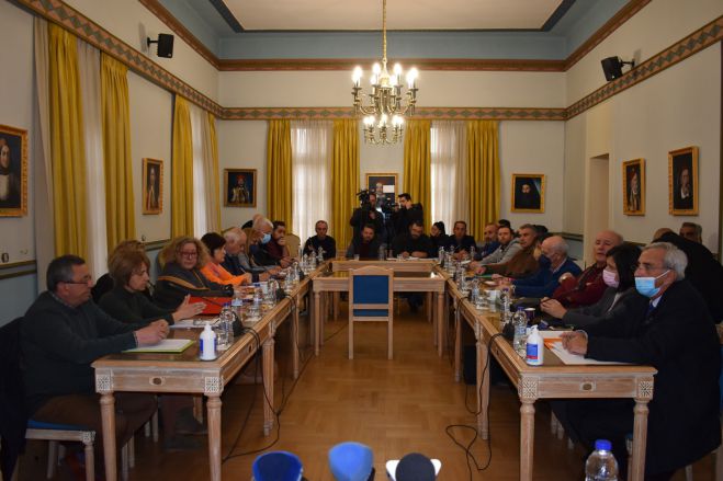 &Alpha;&gamma;&rho;ό&tau;&epsilon;&sigmaf; &gamma;&iota;&alpha; &tau;&eta; &sigma;&upsilon;&nu;ά&nu;&tau;&eta;&sigma;&eta; &mu;&epsilon; &Nu;ί&kappa;&alpha; &kappa;&alpha;&iota; &Lambda;&upsilon;&kappa;&omicron;&upsilon;&rho;έ&nu;&tau;&zeta;&omicron;: "&Kappa;&omicron;ύ&phi;&iota;&alpha; &lambda;ό&gamma;&iota;&alpha;"