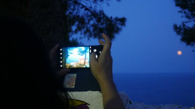 &Pi;&epsilon;&zeta;&omicron;&pi;&omicron;&rho;ί&alpha; &sigma;&tau;&omicron; &Pi;&alpha;&rho;ά&lambda;&iota;&omicron; Ά&sigma;&tau;&rho;&omicron;&sigmaf; &tau;&eta; &beta;&rho;&alpha;&delta;&iota;ά &tau;&eta;&sigmaf; &pi;&alpha;&nu;&sigma;&epsilon;&lambda;ή&nu;&omicron;&upsilon; (&epsilon;&iota;&kappa;ό&nu;&epsilon;&sigmaf;)