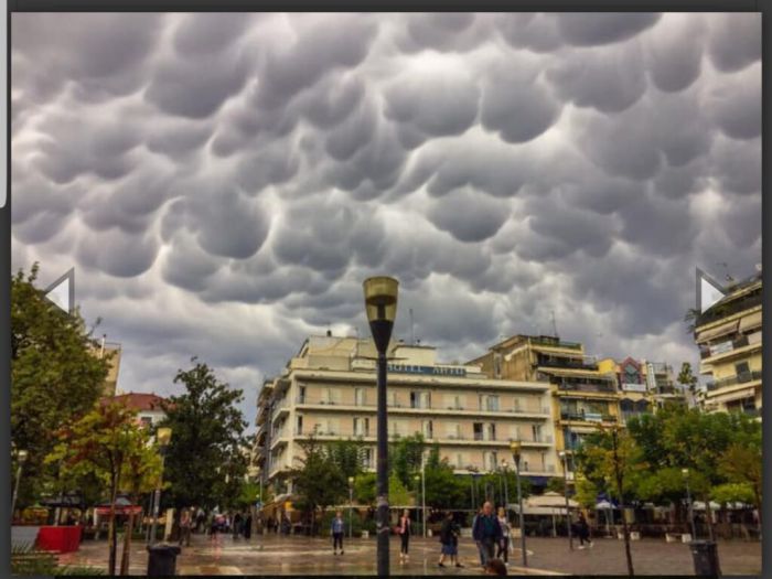 &Tau;&iota; &epsilon;ί&nu;&alpha;&iota; &tau;&alpha; &sigma;ύ&nu;&nu;&epsilon;&phi;&alpha; &laquo;mammatus&raquo; &pi;&omicron;&upsilon; &epsilon;&mu;&phi;&alpha;&nu;ί&sigma;&tau;&eta;&kappa;&alpha;&nu; &sigma;&tau;&eta;&nu; &Pi;&epsilon;&lambda;&omicron;&pi;ό&nu;&nu;&eta;&sigma;&omicron;
