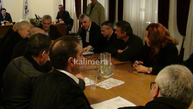 &Tau;&Omega;&Rho;&Alpha;: &Sigma;&tau;&eta;&nu; &Tau;&rho;ί&pi;&omicron;&lambda;&eta; &omicron; &Upsilon;&pi;&omicron;&upsilon;&rho;&gamma;ό&sigmaf; &Pi;&epsilon;&rho;&iota;&beta;ά&lambda;&lambda;&omicron;&nu;&tau;&omicron;&sigmaf; &ndash; &Omicron;&iota; &pi;&rho;ώ&tau;&epsilon;&sigmaf; &delta;&eta;&lambda;ώ&sigma;&epsilon;&iota;&sigmaf; &gamma;&iota;&alpha; &tau;&alpha; &sigma;&kappa;&omicron;&upsilon;&pi;ί&delta;&iota;&alpha; (vd)