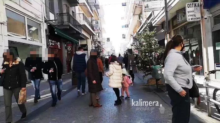 Παραμονή Χριστουγέννων με πολύ κόσμο στους δρόμους της Τρίπολης! (vd)