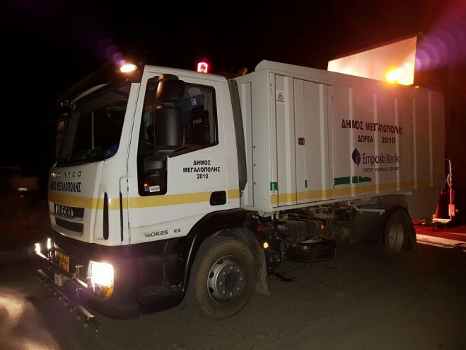 Μεγαλόπολη - Καθαρίζουν και απολυμαίνουν τους κάδους απορριμμάτων