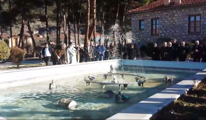 &Alpha;&gamma;&iota;&alpha;&sigma;&mu;ό&sigmaf; &tau;&omega;&nu; &Upsilon;&delta;ά&tau;&omega;&nu; &sigma;&tau;&omicron; &chi;&omega;&rho;&iota;ό &Kappa;&alpha;&kappa;&omicron;ύ&rho;&iota;! (vd)