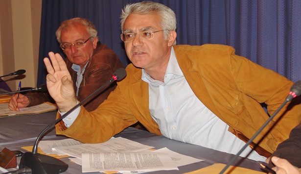 &laquo;&Eta; &pi;ό&lambda;&eta; &sigma;&epsilon; &tau;&rho;&epsilon;&iota;&sigmaf; &eta;&mu;έ&rho;&epsilon;&sigmaf; &tau;&omicron; &pi;&omicron;&lambda;ύ &theta;&alpha; έ&chi;&epsilon;&iota; &alpha;&delta;&epsilon;&iota;ά&sigma;&epsilon;&iota; &alpha;&pi;ό &tau;&alpha; &sigma;&kappa;&omicron;&upsilon;&pi;ί&delta;&iota;&alpha;&raquo; &upsilon;&pi;ό&sigma;&chi;&epsilon;&tau;&alpha;&iota; &omicron; &Delta;ή&mu;&alpha;&rho;&chi;&omicron;&sigmaf; &Tau;&rho;ί&pi;&omicron;&lambda;&eta;&sigmaf;