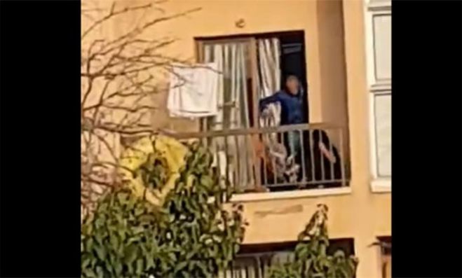 &Sigma;&omicron;&kappa; &sigma;&tau;&eta;&nu; &Kappa;ύ&pi;&rho;&omicron; | &Alpha;&lambda;&lambda;&omicron;&delta;&alpha;&pi;ό&sigmaf; &xi;&upsilon;&lambda;&omicron;&kappa;&omicron;&pi;&epsilon;ί &beta;ά&nu;&alpha;&upsilon;&sigma;&alpha; &tau;&eta; &gamma;&upsilon;&nu;&alpha;ί&kappa;&alpha; &tau;&omicron;&upsilon; &sigma;&tau;&omicron; &mu;&pi;&alpha;&lambda;&kappa;ό&nu;&iota; &tau;&omicron;&upsilon; &sigma;&pi;&iota;&tau;&iota;&omicron;ύ &tau;&omicron;&upsilon;&sigmaf; (vd)