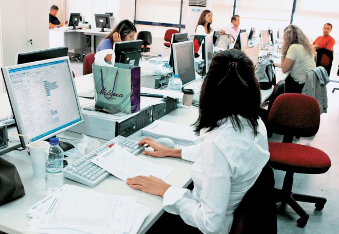 Έ&rho;&chi;&omicron;&nu;&tau;&alpha;&iota; 8.500 &pi;&rho;&omicron;&sigma;&lambda;ή&psi;&epsilon;&iota;&sigmaf; &sigma;&tau;&omicron; &Delta;&eta;&mu;ό&sigma;&iota;&omicron; &ndash; &Epsilon;&kappa;&tau;ό&sigmaf; 9.000 &laquo;&upsilon;&pi;&epsilon;&rho;ά&rho;&iota;&theta;&mu;&omicron;&iota; &sigma;&upsilon;&mu;&beta;&alpha;&sigma;&iota;&omicron;ύ&chi;&omicron;&iota;&raquo;