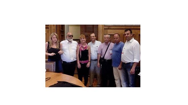 ΄&Tau;&alpha; &pi;&rho;&omicron;&beta;&lambda;ή&mu;&alpha;&tau;&alpha; &tau;&omega;&nu; &tau;&rho;ί&tau;&epsilon;&kappa;&nu;&omega;&nu; &tau;&eta;&sigmaf; &Mu;&epsilon;&gamma;&alpha;&lambda;ό&pi;&omicron;&lambda;&eta;&sigmaf; ά&kappa;&omicron;&upsilon;&sigma;&alpha;&nu; &beta;&omicron;&upsilon;&lambda;&epsilon;&upsilon;&tau;έ&sigmaf; &tau;&omicron;&upsilon; &Sigma;&Upsilon;&Rho;&Iota;&Zeta;&Alpha;