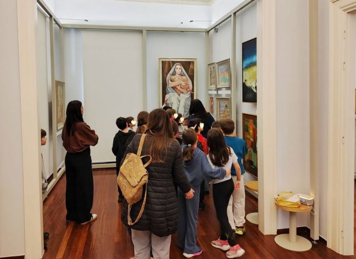 &Xi;&epsilon;&kappa;ί&nu;&eta;&sigma;&epsilon; &tau;&omicron; &Epsilon;&kappa;&pi;&alpha;&iota;&delta;&epsilon;&upsilon;&tau;&iota;&kappa;ό &Pi;&rho;ό&gamma;&rho;&alpha;&mu;&mu;&alpha;: &laquo;&Pi;&iota;&nu;&alpha;&kappa;&omicron;&theta;ή&kappa;&eta;: &Chi;&rho;ώ&mu;&alpha;&tau;&alpha; &kappa;&alpha;&iota; &Iota;&sigma;&tau;&omicron;&rho;ί&epsilon;&sigmaf;&raquo; &sigma;&tau;&eta;&nu; &Tau;&rho;ί&pi;&omicron;&lambda;&eta; (&epsilon;&iota;&kappa;ό&nu;&epsilon;&sigmaf;)