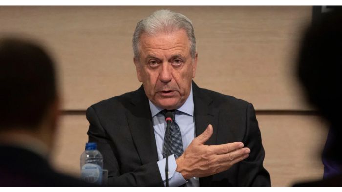 &Alpha;&beta;&rho;&alpha;&mu;ό&pi;&omicron;&upsilon;&lambda;&omicron;&sigmaf;: &laquo;&Omicron;&lambda;&eta; &eta; &iota;&sigma;&tau;&omicron;&rho;ί&alpha; &epsilon;ί&nu;&alpha;&iota; &mu;&iota;&alpha; &mu;&pi;&omicron;ύ&rho;&delta;&alpha; &ndash; &Delta;&epsilon;&nu; &theta;&alpha; &alpha;&pi;&omicron;&lambda;&omicron;&gamma;&eta;&theta;ώ &sigma;&epsilon; &kappa;&alpha;&nu;έ&nu;&alpha;&nu; &kappa;&epsilon;&rho;&alpha;&tau;ά&raquo;