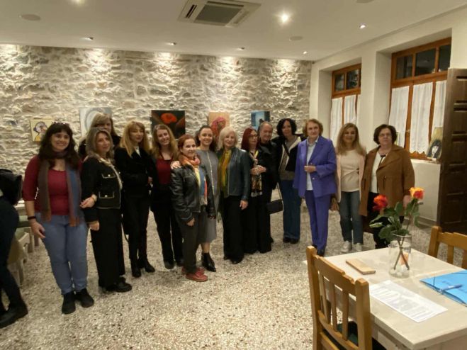 Επιβάτες στο τρένο του Πολιτισμού | Εγκαινιάστηκε η έκθεση ζωγραφικής στο Λεβίδι (εικόνες)