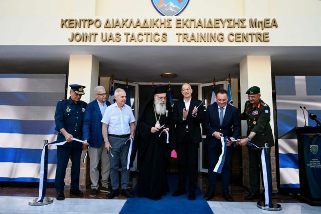 Δένδιας: "Υπερήφανος που βρίσκομαι στην Τρίπολη για τα εγκαίνια του Κέντρου Διακλαδικής Εκπαίδευσης Μη Επανδρωμένων Αεροχημάτων" (vd)