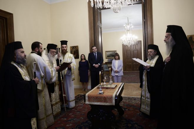 &Eta; &delta;&iota;&alpha;&beta;&epsilon;&beta;&alpha;ί&omega;&sigma;&eta; &tau;&omicron;&upsilon; &nu;έ&omicron;&upsilon; &Mu;&eta;&tau;&rho;&omicron;&pi;&omicron;&lambda;ί&tau;&eta; &Mu;&alpha;&nu;&tau;&iota;&nu;&epsilon;ί&alpha;&sigmaf; &kappa;&alpha;&iota; &Kappa;&upsilon;&nu;&omicron;&upsilon;&rho;ί&alpha;&sigmaf; &epsilon;&nu;ώ&pi;&iota;&omicron;&nu; &tau;&eta;&sigmaf; &Pi;&rho;&omicron;έ&delta;&rho;&omicron;&upsilon; &tau;&eta;&sigmaf; &Delta;&eta;&mu;&omicron;&kappa;&rho;&alpha;&tau;ί&alpha;&sigmaf; (&epsilon;&iota;&kappa;ό&nu;&epsilon;&sigmaf;)