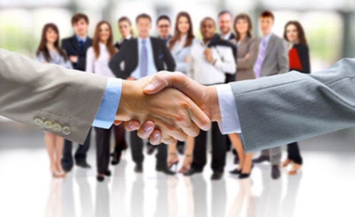 &Epsilon;&lambda;&lambda;&eta;&nu;&iota;&kappa;έ&sigmaf; &epsilon;&tau;&alpha;&iota;&rho;&epsilon;ί&epsilon;&sigmaf; &alpha;&nu;ά&mu;&epsilon;&sigma;&alpha; &sigma;&tau;&iota;&sigmaf; 100 &kappa;&alpha;&lambda;ύ&tau;&epsilon;&rho;&epsilon;&sigmaf; &tau;&eta;&sigmaf; &Epsilon;&upsilon;&rho;ώ&pi;&eta;&sigmaf;!