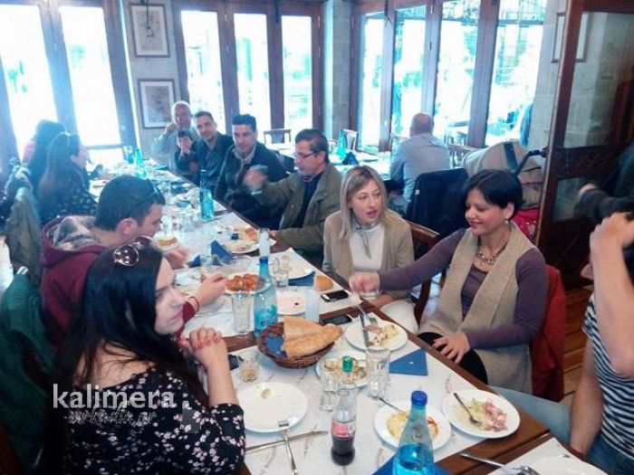 Ουζάκι και χαλαρή κουβέντα με εκπροσώπους των ΜΜΕ είχε ο Νίκος Τσιαμούλος (εικόνες)