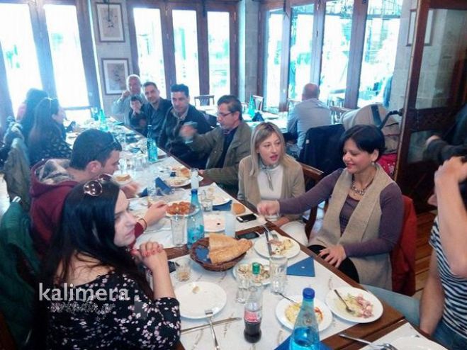 Ουζάκι και χαλαρή κουβέντα με εκπροσώπους των ΜΜΕ είχε ο Νίκος Τσιαμούλος (εικόνες)