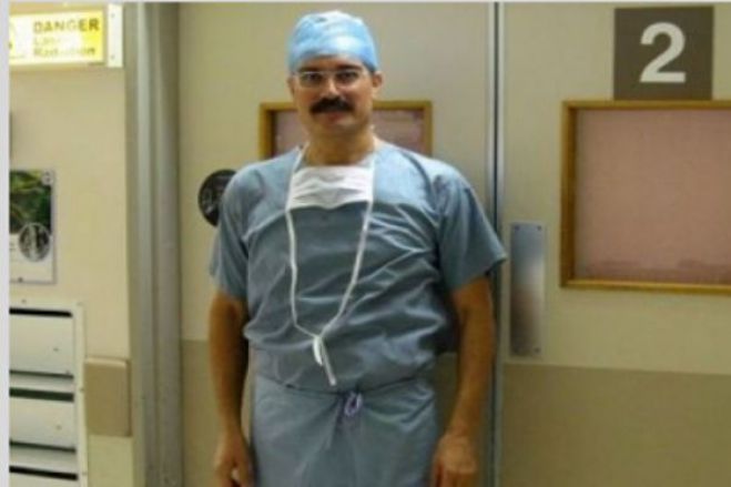 Γιώργος Λαδάς: Ο Ελληνας χειρουργός που σκοτώνει τους όγκους