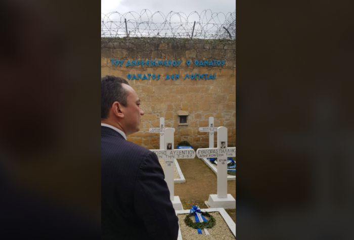 &Beta;&lambda;ά&sigma;&eta;&sigmaf;: "&Eta; &kappa;&alpha;&rho;&delta;&iota;&alpha;́ &kappa;&alpha;&iota; &tau;&omicron; &mu;&upsilon;&alpha;&lambda;&omicron;́ &mu;&alpha;&sigmaf; &theta;&alpha; &epsilon;&iota;́&nu;&alpha;&iota; &pi;&alpha;́&nu;&tau;&alpha; &sigma;&tau;&eta;&nu; &Kappa;&upsilon;́&pi;&rho;&omicron;"