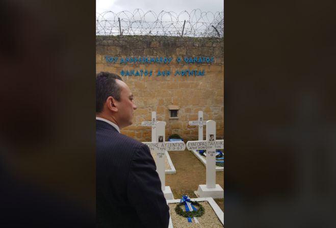 &Beta;&lambda;ά&sigma;&eta;&sigmaf;: "&Eta; &kappa;&alpha;&rho;&delta;&iota;&alpha;́ &kappa;&alpha;&iota; &tau;&omicron; &mu;&upsilon;&alpha;&lambda;&omicron;́ &mu;&alpha;&sigmaf; &theta;&alpha; &epsilon;&iota;́&nu;&alpha;&iota; &pi;&alpha;́&nu;&tau;&alpha; &sigma;&tau;&eta;&nu; &Kappa;&upsilon;́&pi;&rho;&omicron;"