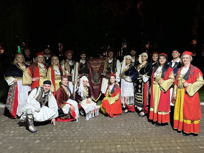 &Omicron; &Chi;&omicron;&rho;&epsilon;&upsilon;&tau;&iota;&kappa;ό&sigmaf; Ό&mu;&iota;&lambda;&omicron;&sigmaf; &Tau;&rho;ί&pi;&omicron;&lambda;&eta;&sigmaf; &sigma;&tau;&iota;&sigmaf; &epsilon;&omicron;&rho;&tau;έ&sigmaf; &epsilon;&xi;ό&delta;&omicron;&upsilon; &tau;&eta;&sigmaf; &Iota;&epsilon;&rho;ά &Pi;ό&lambda;&epsilon;&omega;&sigmaf; &tau;&omicron;&upsilon; &Mu;&epsilon;&sigma;&omicron;&lambda;&omicron;&gamma;&gamma;ί&omicron;&upsilon; (&epsilon;&iota;&kappa;ό&nu;&epsilon;&sigmaf;)